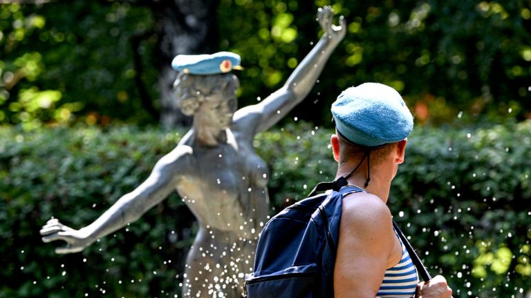 Празднование Дня Воздушно-десантных войск на территории Парка Горького в Москве Празднование Дня Воздушно-десантных войск на территории Парка Горького в Москве