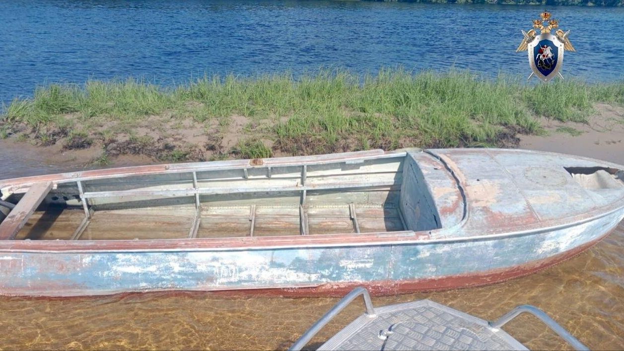 На месте происшествия, где произошло опрокидывание моторной лодки на реке Амга в Якутии. 3 августа 2026 На месте происшествия, где произошло опрокидывание моторной лодки на реке Амга в Якутии. 3 августа 2026 - РИА Новости, 1920, 03.08.2026