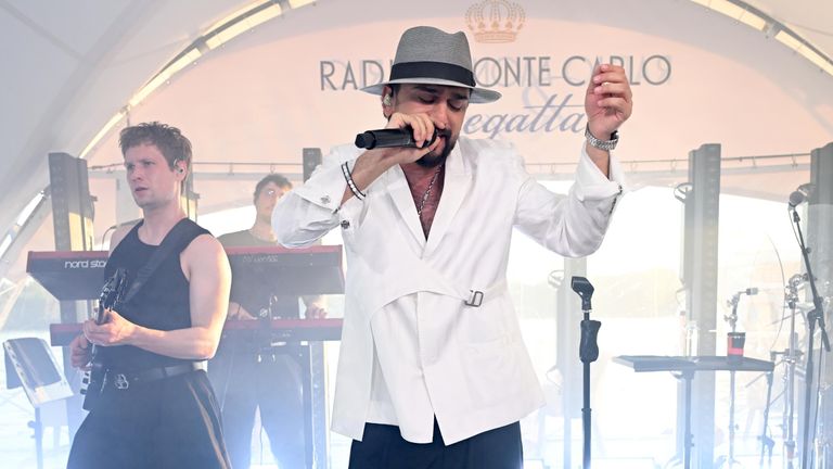Певец Джони (JONY) выступает в яхт-клубе Royal Yacht Club в Москве Певец Джони (JONY) выступает в яхт-клубе Royal Yacht Club в Москве