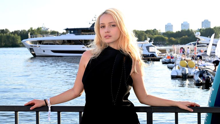 Актриса Василина Юсковец в яхт-клубе Royal Yacht Club в Москве Актриса Василина Юсковец в яхт-клубе Royal Yacht Club в Москве