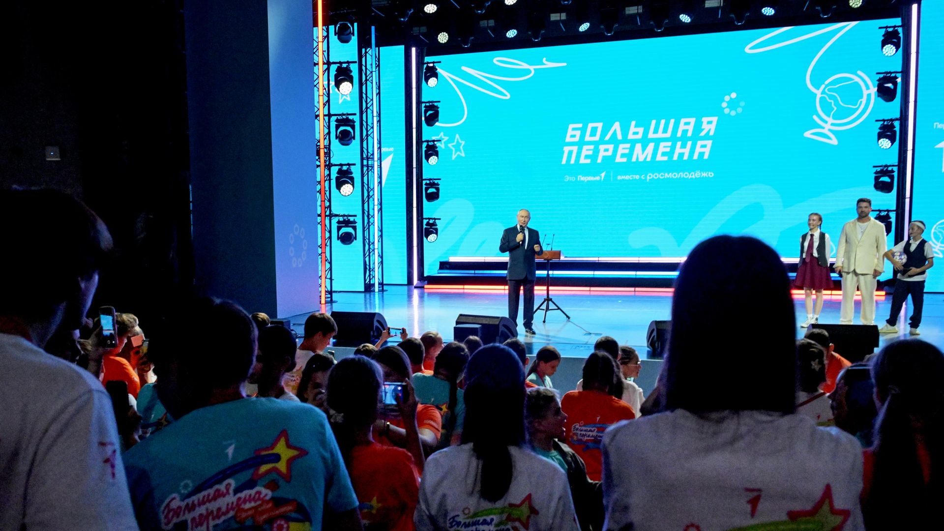 Президент РФ Владимир Путин выступает на церемонии закрытия финала всероссийского конкурса Большая перемена в Красноярске Президент РФ Владимир Путин выступает на церемонии закрытия финала всероссийского конкурса Большая перемена в Красноярске - РИА Новости, 1920, 03.08.2026