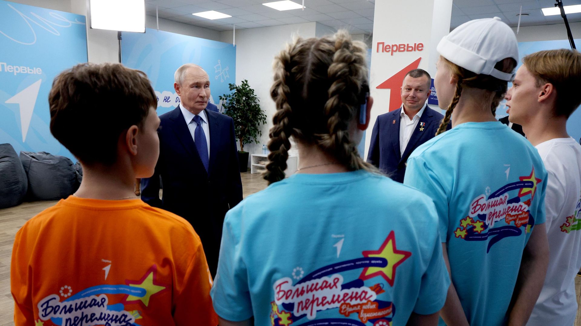 Президент РФ Владимир Путин на встрече с финалистами всероссийского конкурса Большая перемена в Красноярске Президент РФ Владимир Путин на встрече с финалистами всероссийского конкурса Большая перемена в Красноярске - РИА Новости, 1920, 15.08.2026