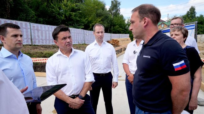 Воробьев проверил ход обновления канализационного коллектора в Видном