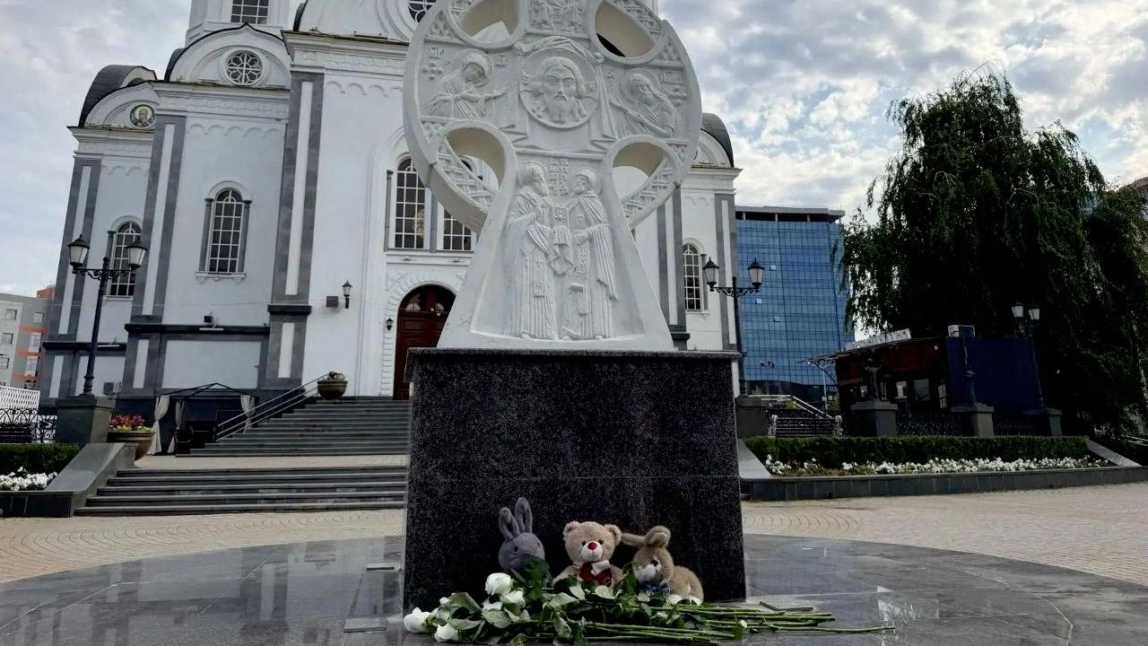Стихийный мемориал в память о погибших в ходе атаки беспилотников ВСУ 3 августа на Кубань в Краснодаре Стихийный мемориал в память о погибших в ходе атаки беспилотников ВСУ 3 августа на Кубань в Краснодаре - РИА Новости, 1920, 03.08.2026
