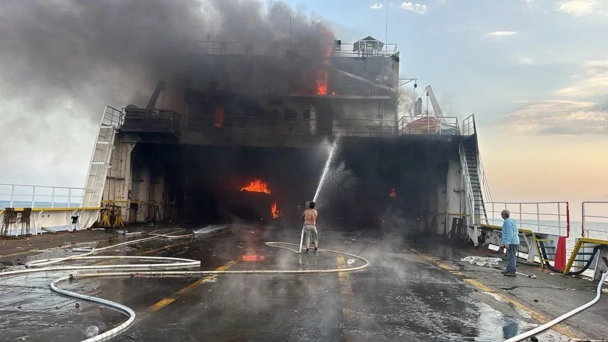 Турецкое судно, атакованное беспилотниками ВСУ в Черном море Турецкое судно, атакованное беспилотниками ВСУ в Черном море - РИА Новости, 1920, 03.08.2026