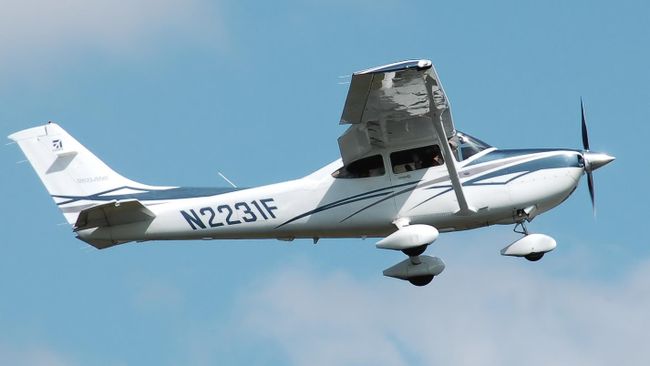Самолет Cessna 182