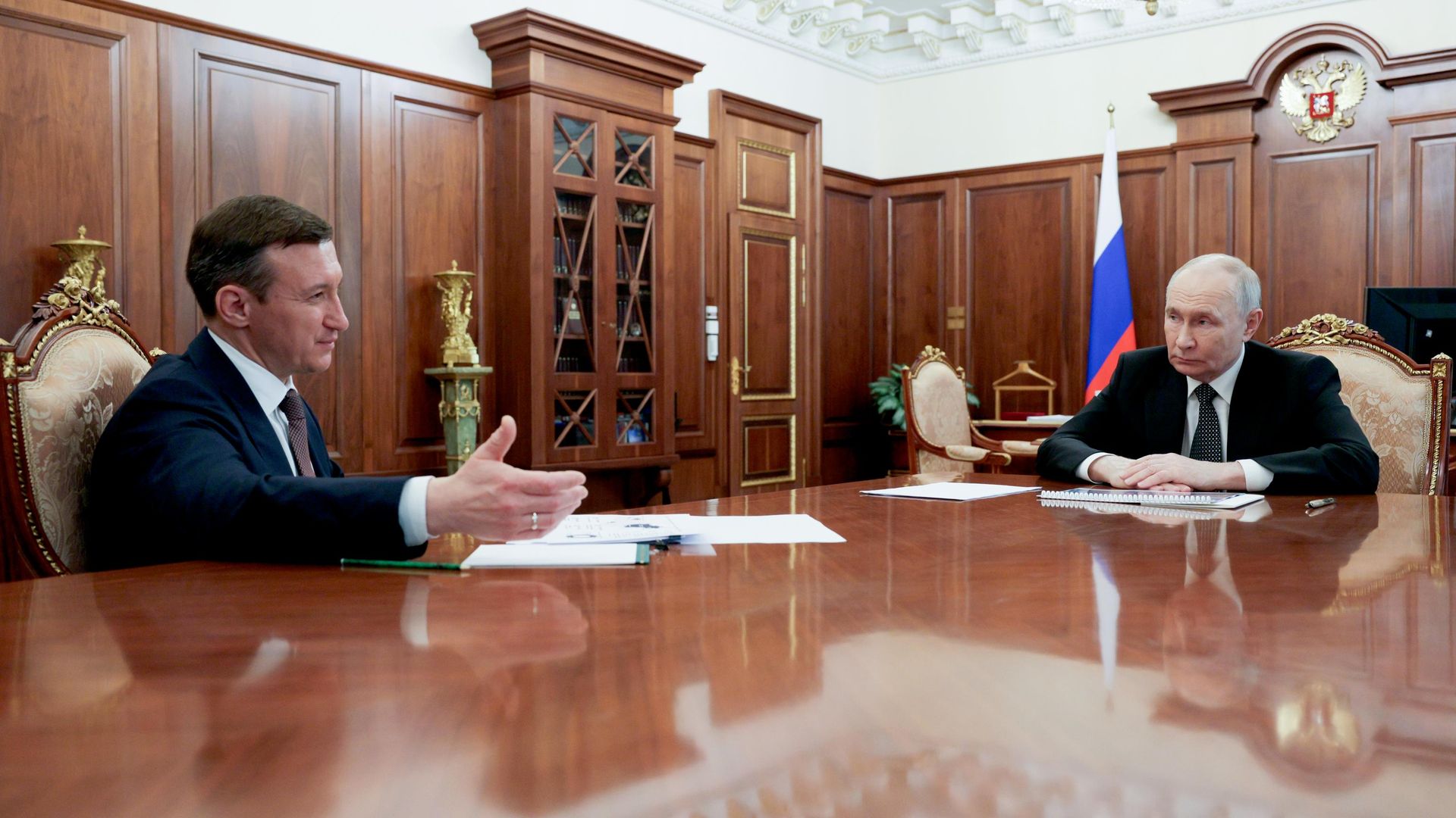 Президент РФ Владимир Путин и генеральный директор компании Алроса Павел Маринычев во время встречи Президент РФ Владимир Путин и генеральный директор компании Алроса Павел Маринычев во время встречи - РИА Новости, 1920, 04.08.2026