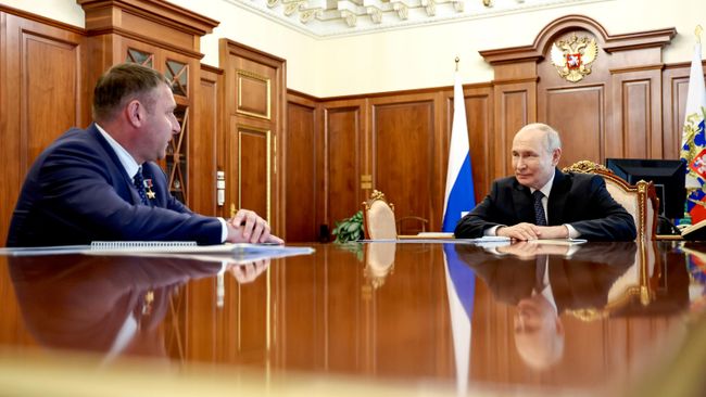 Путин на встрече с врио губернатора Белгородской области Александром Шуваевым