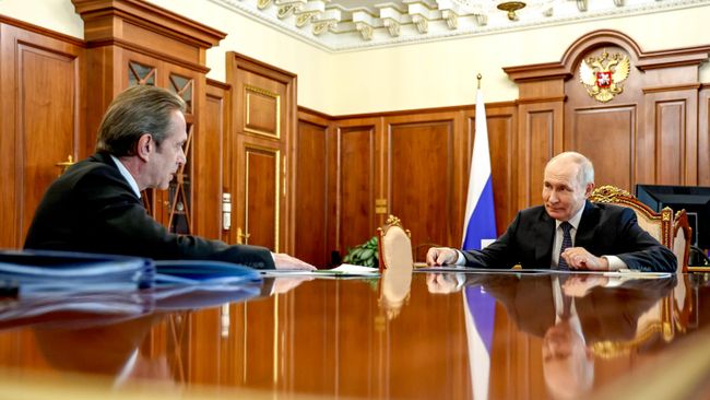 Президент РФ Владимир Путин и художественный руководитель Московского театра Олега Табакова Владимир Машков во время встречи в Кремле Президент РФ Владимир Путин и художественный руководитель Московского театра Олега Табакова Владимир Машков во время встречи в Кремле