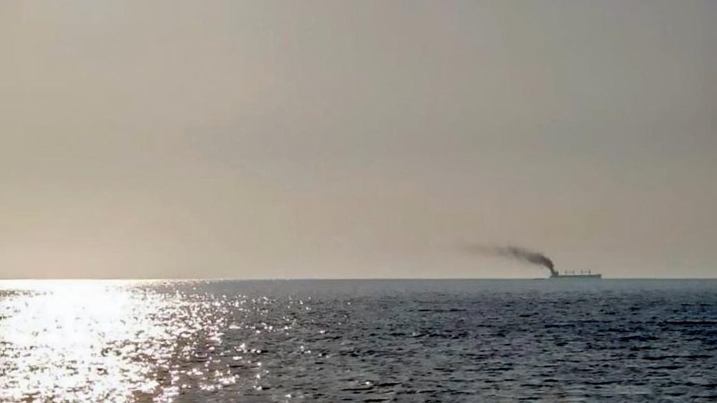 Российская армия поразила судно с военным грузом в 50 километрах от Одессы
