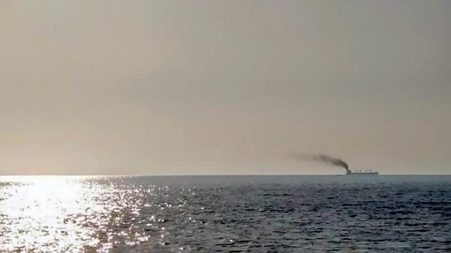 Пожар на судне с военным грузом для ВСУ в Черном море