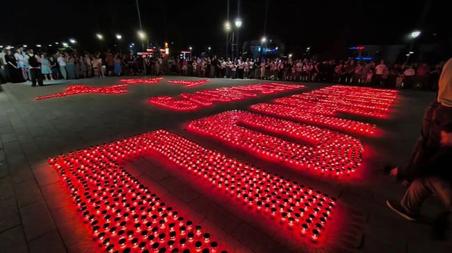 Более 4,5 тысяч свечей зажгли в Курске в годовщину вторжения ВСУ в регион