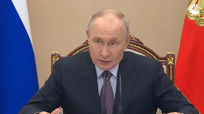 Путин проводит оперативное совещание Совета безопасности