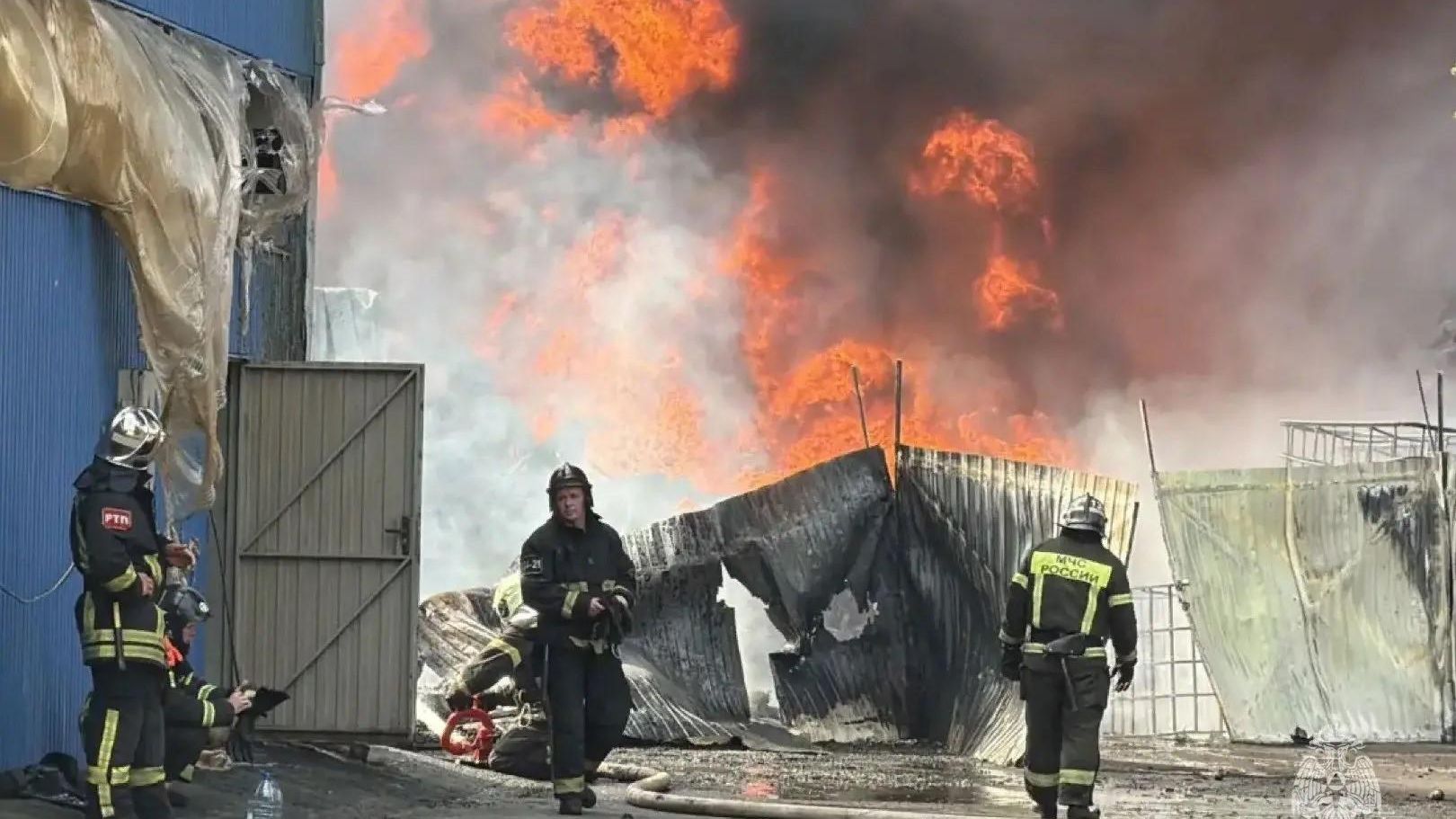 Ликвидация пожара в складском помещении в Брянске Ликвидация пожара в складском помещении в Брянске - РИА Новости, 1920, 08.08.2026