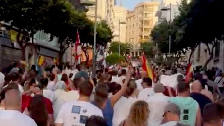 Акция протеста из-за миграционного кризиса в Сеуте Акция протеста из-за миграционного кризиса в Сеуте - РИА Новости, 1920, 10.08.2026