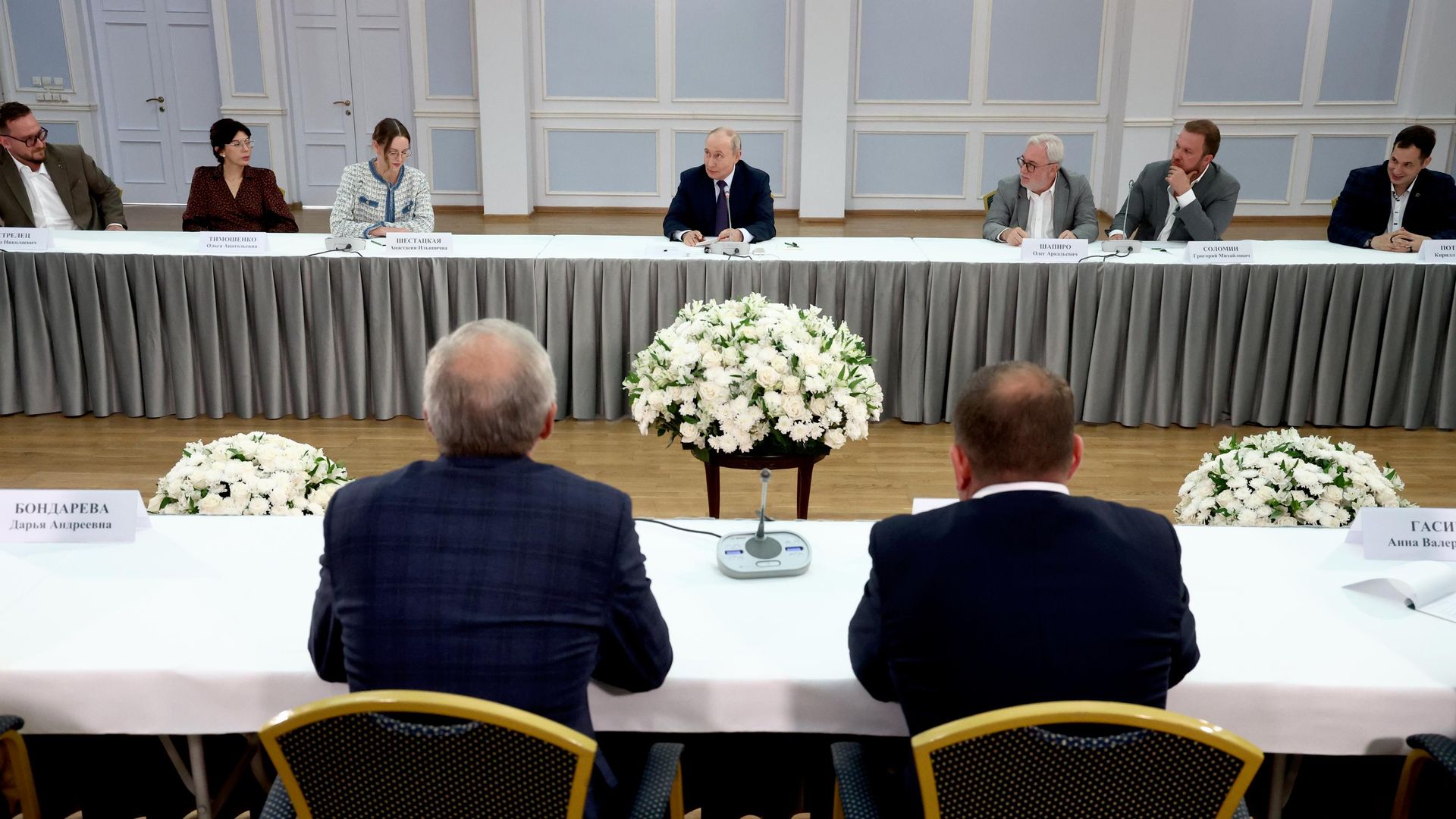 Президент РФ Владимир Путин проводит встречу с градостроителями в Улан-Удэ Президент РФ Владимир Путин проводит встречу с градостроителями в Улан-Удэ - РИА Новости, 1920, 10.08.2026