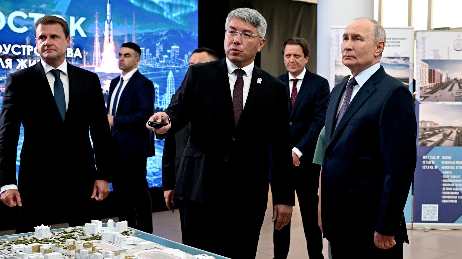 Путин на выставке, посвященной развитию городов Дальнего Востока Путин на выставке, посвященной развитию городов Дальнего Востока - РИА Новости, 1920, 10.08.2026