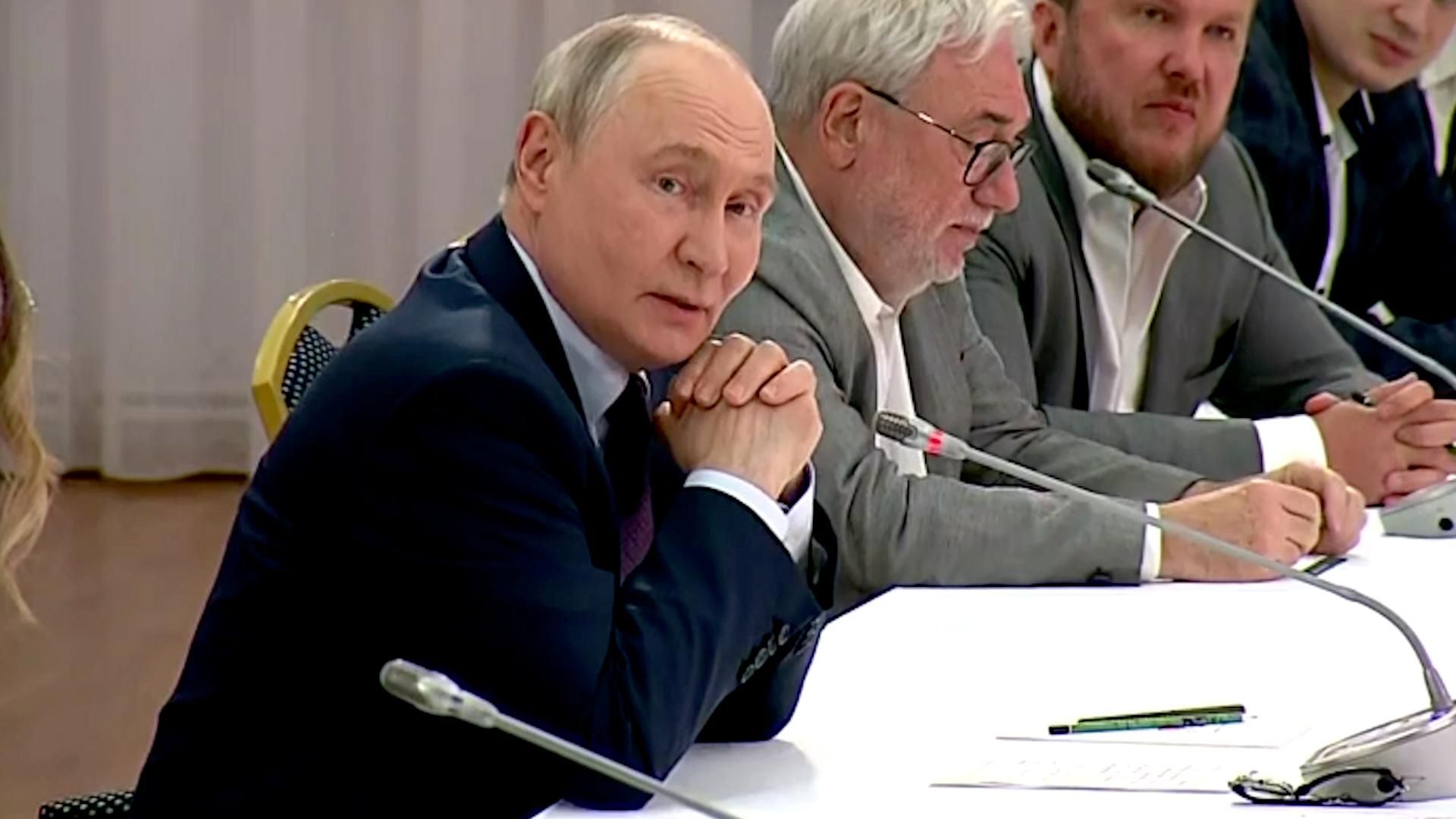 Путин рассказал, как в юности отреагировал на хаотичную застройку в городе - РИА Новости, 1920, 10.08.2026