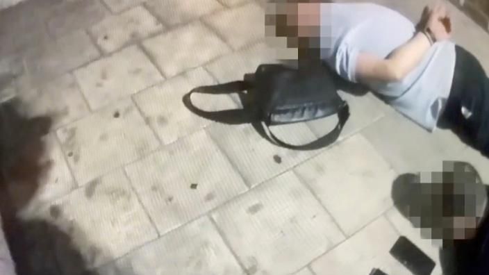 Задержание мужчин, разгромивших ресторан в Кировском районе в Петербурге Задержание мужчин, разгромивших ресторан в Кировском районе в Петербурге - РИА Новости, 1920, 10.08.2026