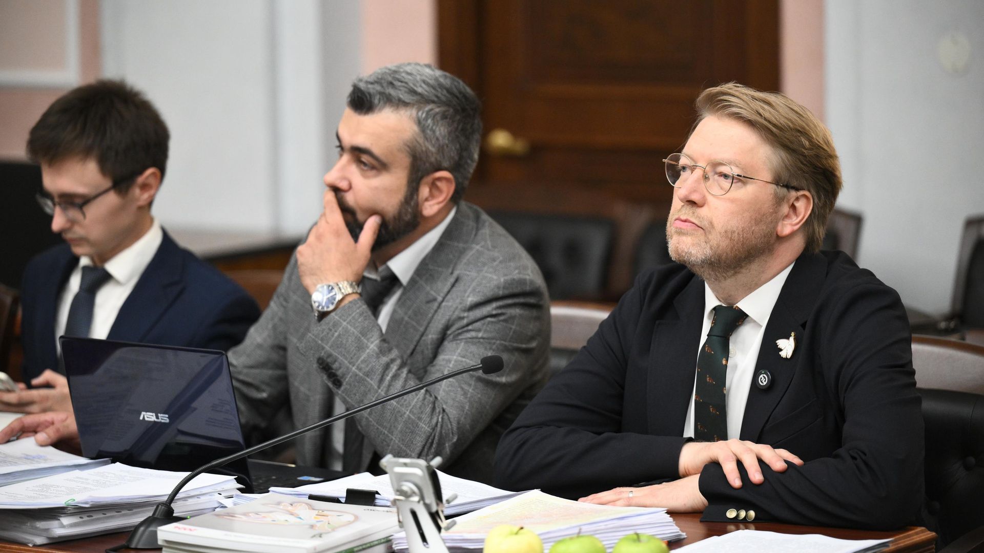 Юрист Виталий Искаков, адвокат Гаджи Алиев и председатель партии Яблоко Николай Рыбаков на заседании Верховного суда - РИА Новости, 1920, 12.08.2026