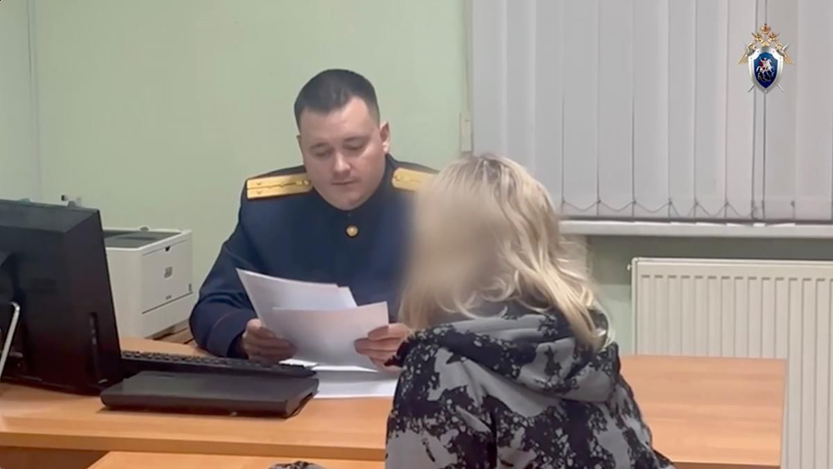 Женщина, столкнувшая ребенка с балкона в Сергиевом Посаде Женщина, столкнувшая ребенка с балкона в Сергиевом Посаде - РИА Новости, 1920, 12.08.2026