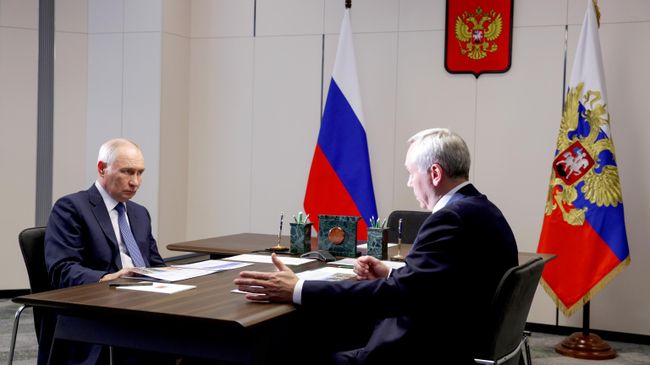Президент РФ Владимир Путин и губернатор Новосибирской области Андрей Травников во время встречи. 11 августа 2026