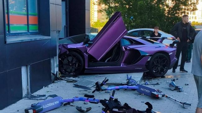 ДТП с участием автомобиля Lamborghini в Екатеринбурге