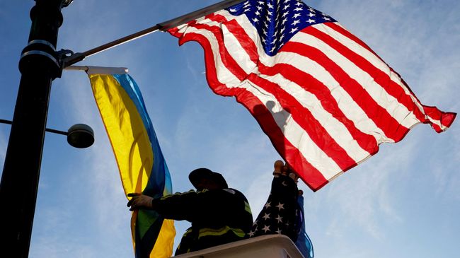 Флаги США и Украины в Вашингтоне