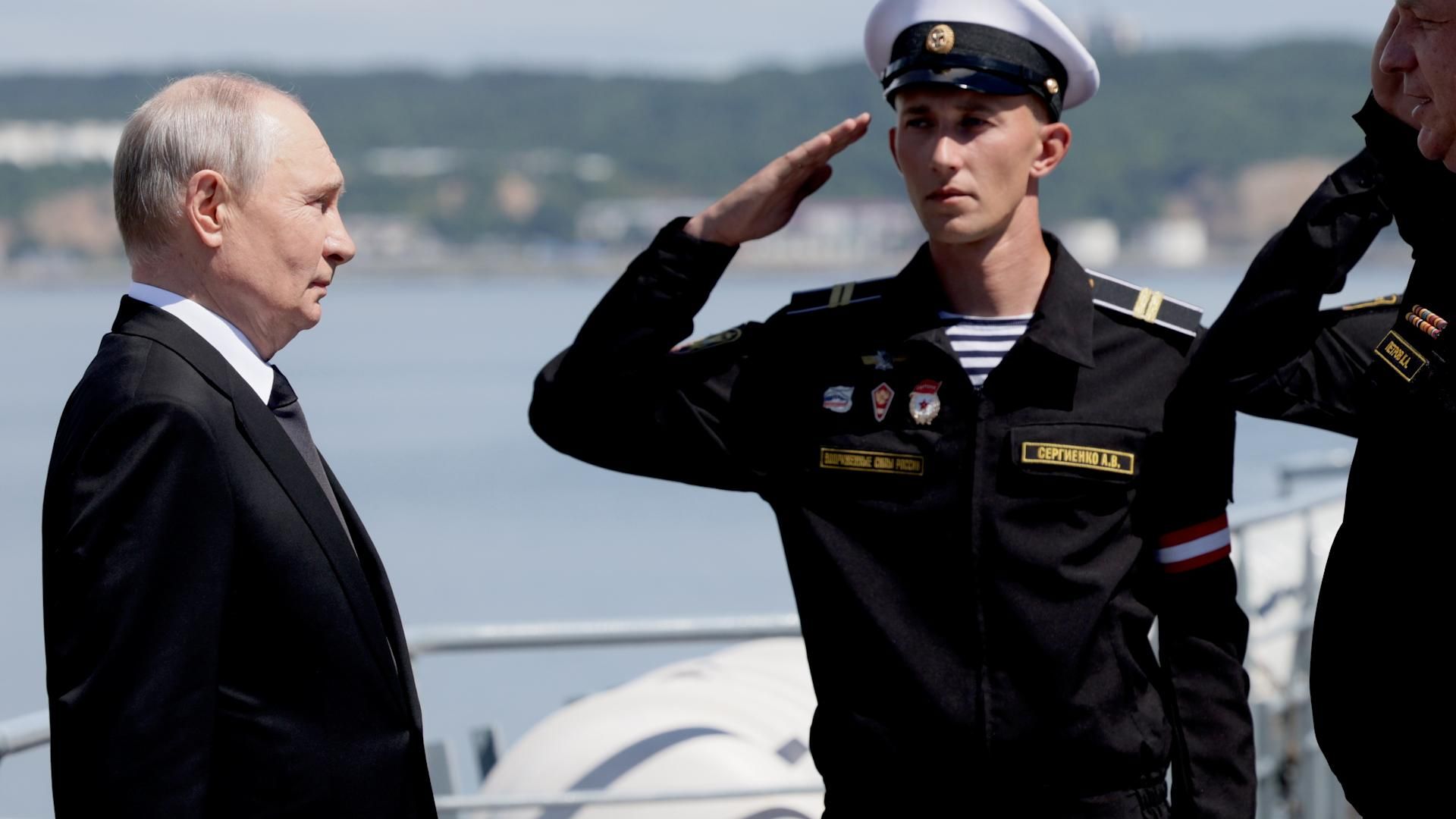 Путин на учениях Тихоокеанского флота Путин на учениях Тихоокеанского флота - РИА Новости, 1920, 12.08.2026