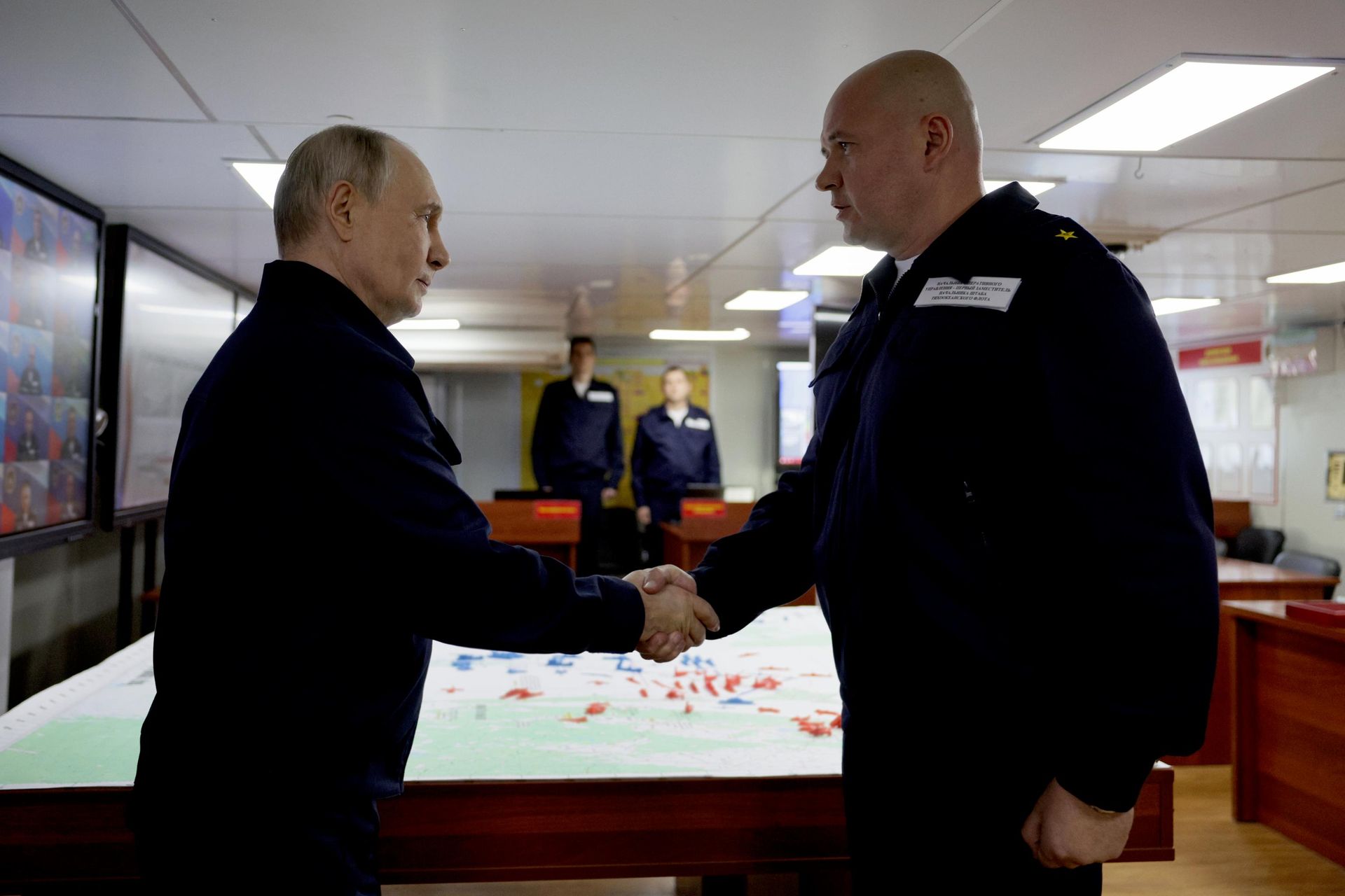 Президент России Владимир Путин на ракетном крейсере Варяг во время завершающей стадии учений Тихоокеанского флота - РИА Новости, 1920, 12.08.2026