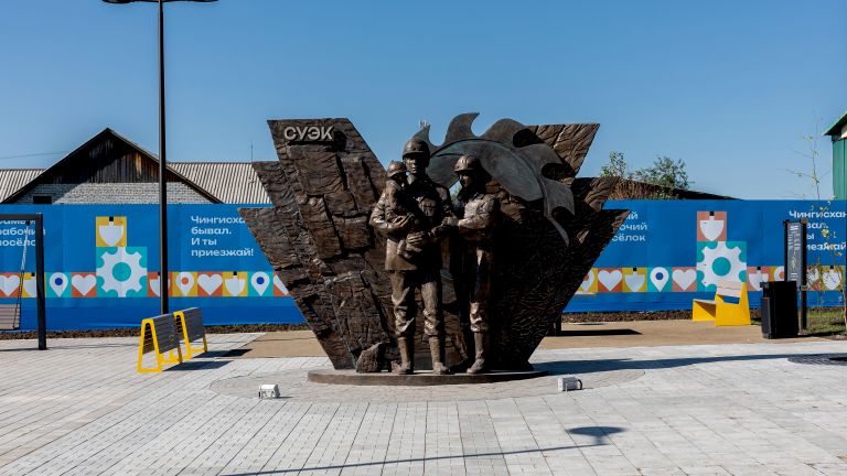 Памятник шахтерам в Саган-Нур Памятник шахтерам в Саган-Нур