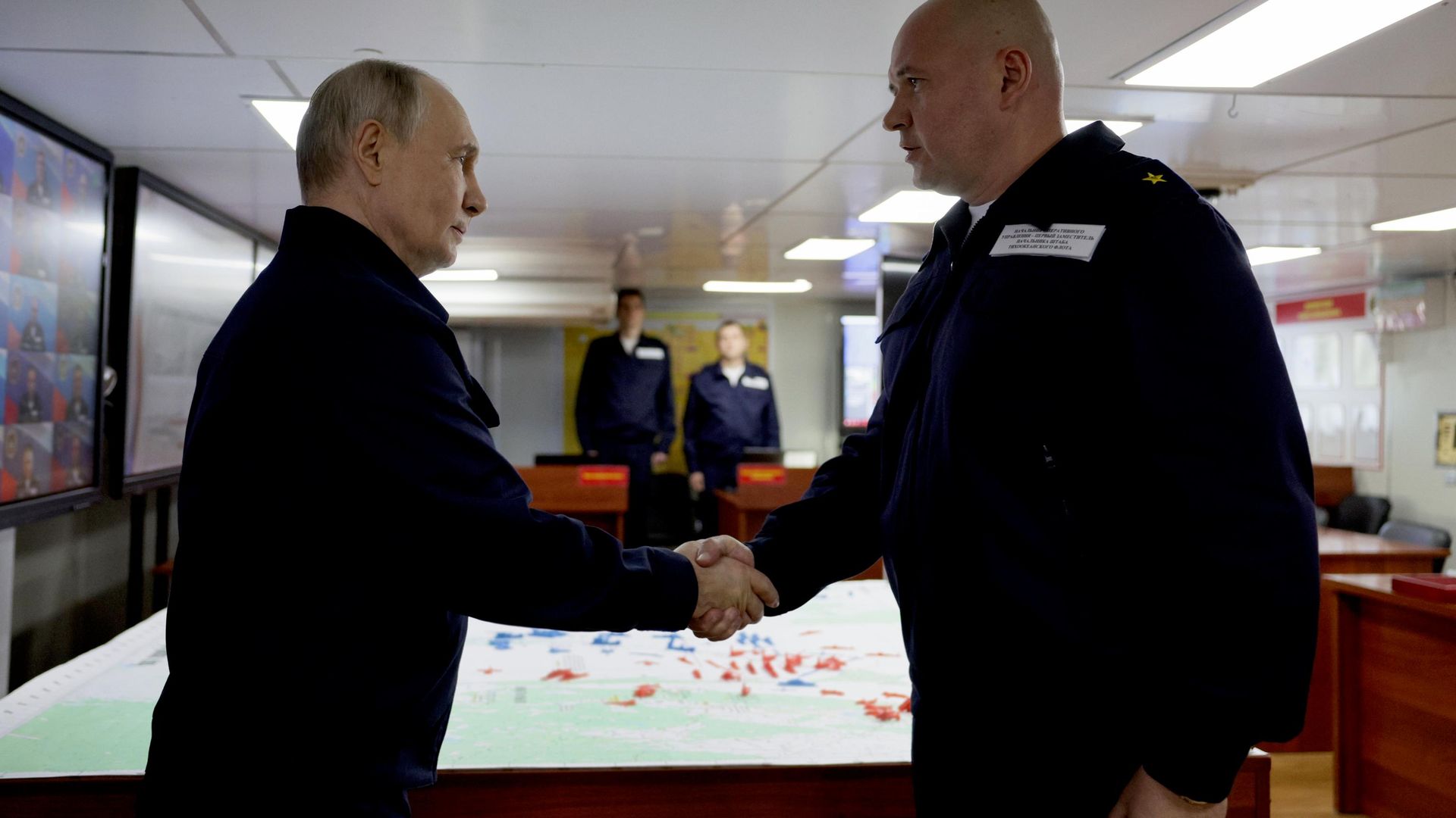Путин на борту гвардейского ракетного крейсера Варяг Путин на борту гвардейского ракетного крейсера Варяг - РИА Новости, 1920, 12.08.2026