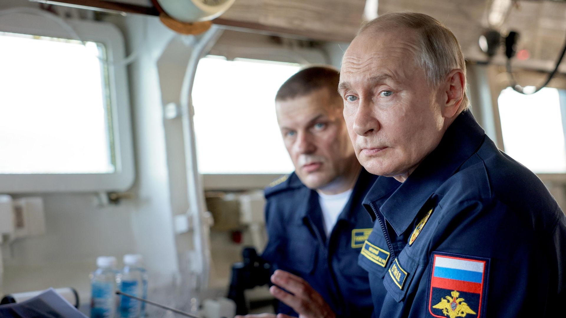 Президент России Владимир Путин на ракетном крейсере Варяг во время завершающей стадии учений Тихоокеанского флота Президент России Владимир Путин на ракетном крейсере Варяг во время завершающей стадии учений Тихоокеанского флота - РИА Новости, 1920, 13.08.2026