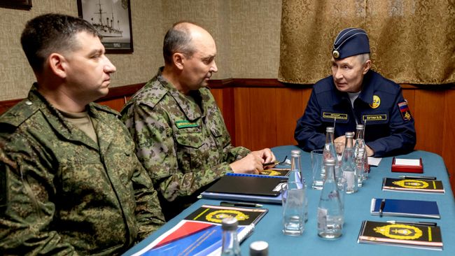 Президент России Владимир Путин проводит совещание по обеспечению безопасности восточных границ Российской Федерации