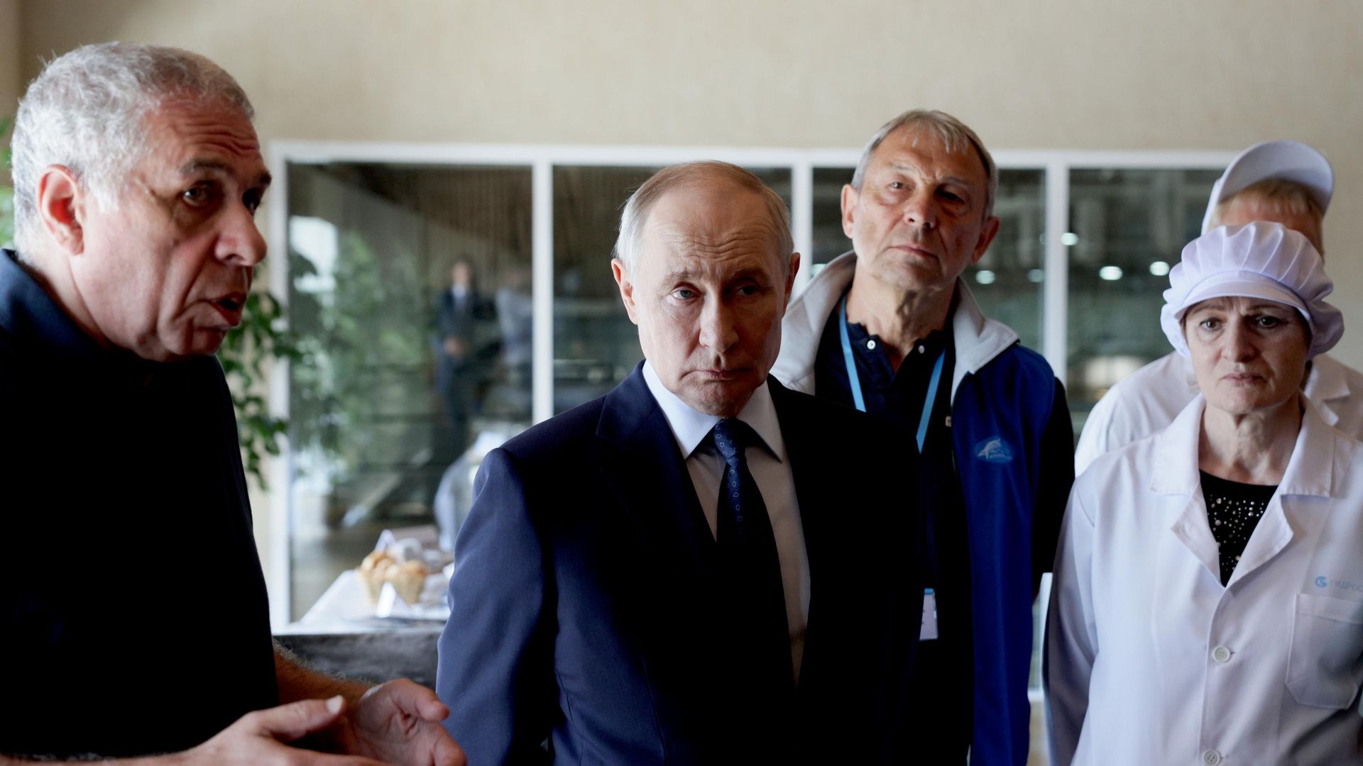 Президент России Владимир Путин посещает рыбоперерабатывающий комплекс Ясный на острове Итуруп Президент России Владимир Путин посещает рыбоперерабатывающий комплекс Ясный на острове Итуруп - РИА Новости, 1920, 13.08.2026