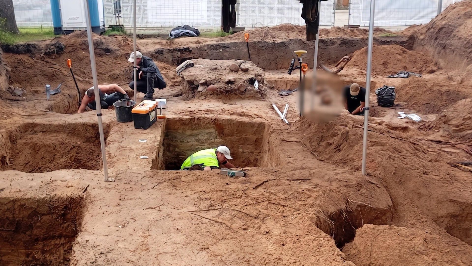 Археологические работы на Вевисском кладбище советских солдат Археологические работы на Вевисском кладбище советских солдат - РИА Новости, 1920, 12.08.2026