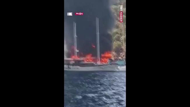 Пожар на судне в Турции