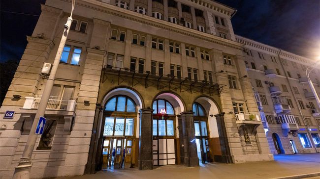 Вход на станцию метро Аэропорт в Москве
