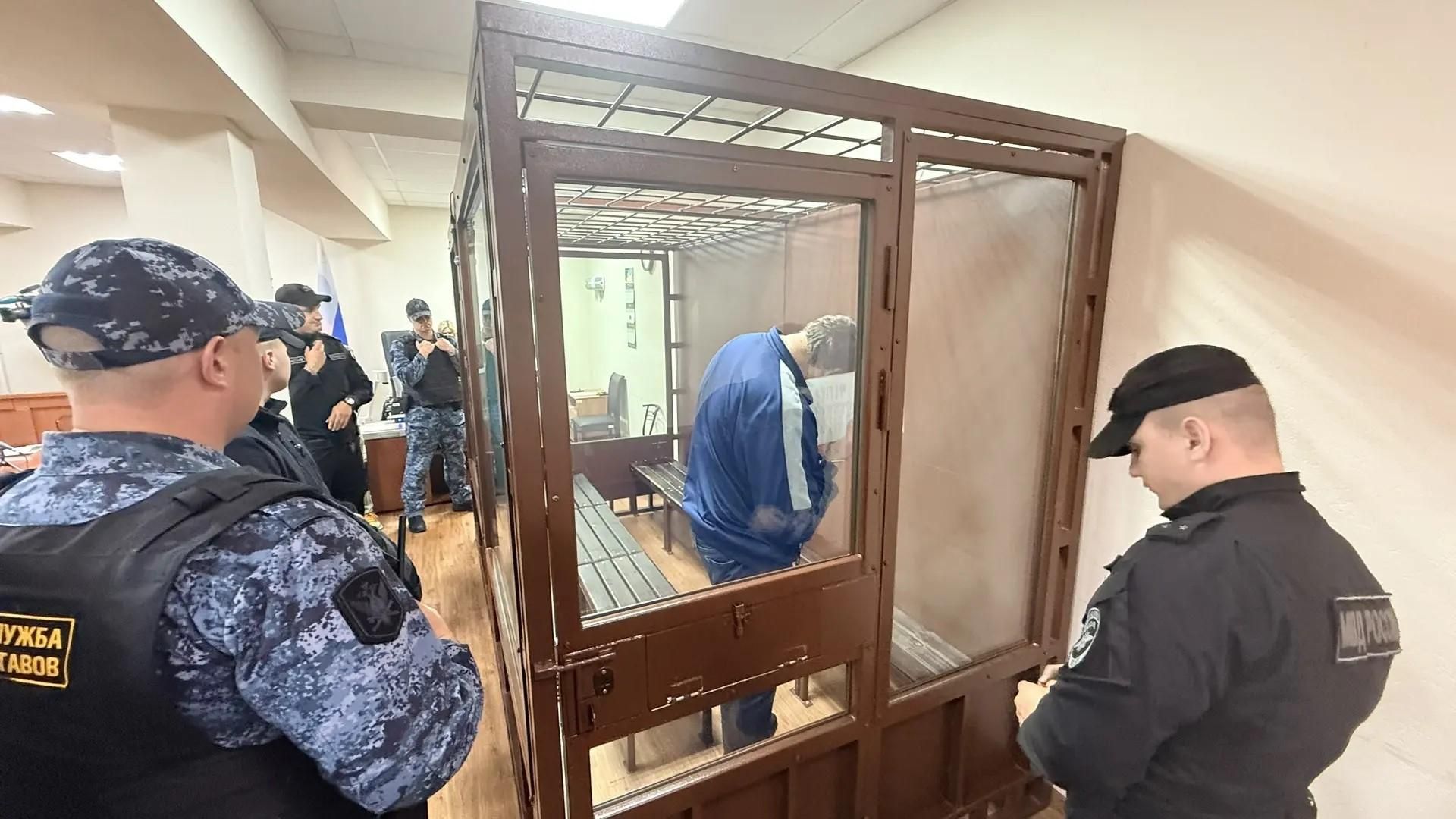 Обвиняемый в убийстве 9-летнего мальчика из Петербурга во время заседания суда - РИА Новости, 1920, 13.08.2026
