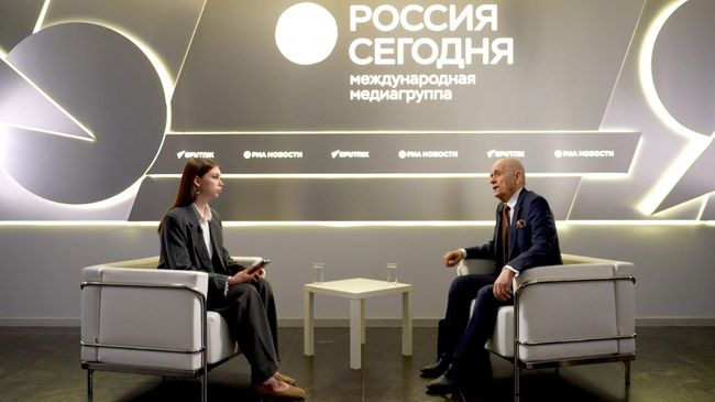 Об увеличении продолжительности жизни россиян, летнем отдыхе и предстоящем сезоне гриппа. Полное интервью Геннадия Онищенко РИА Новости