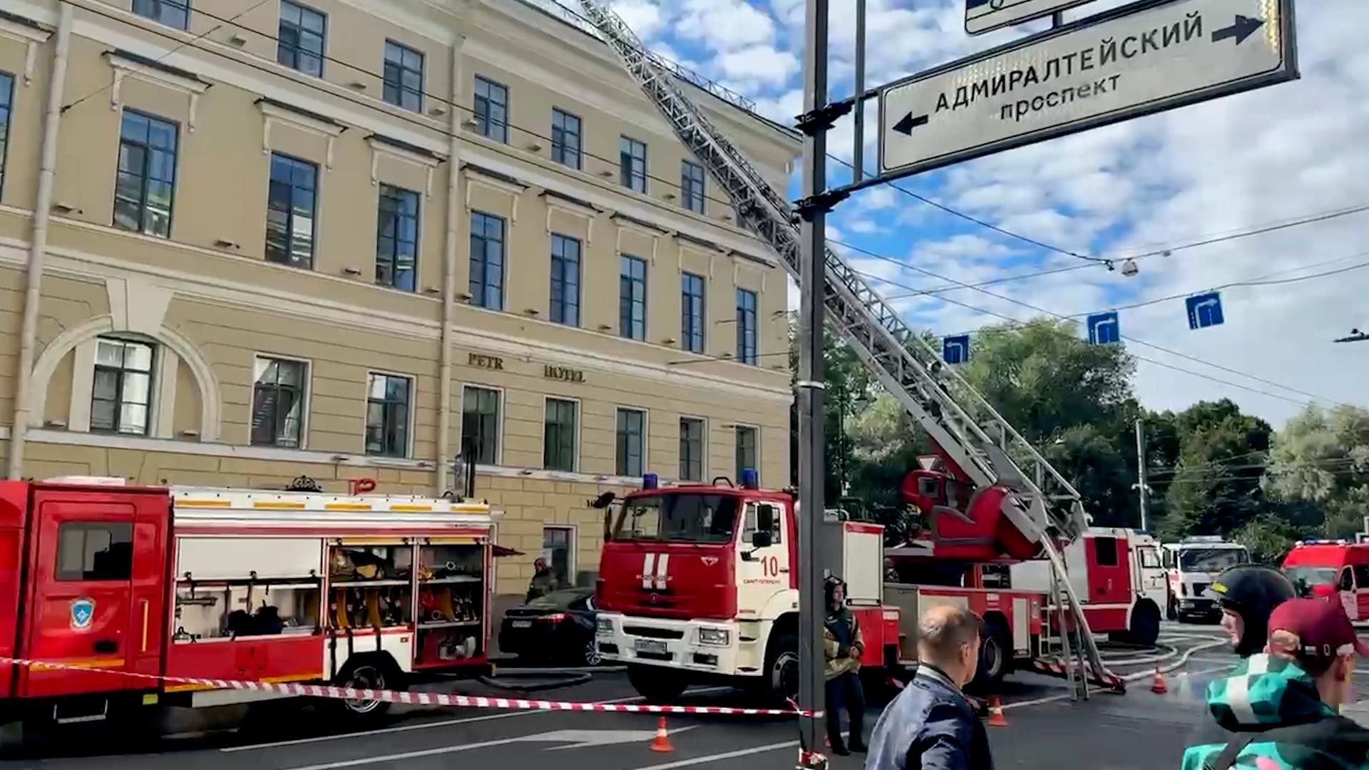 Тушение пожара в Адмиралтейском районе Петербурга - РИА Новости, 1920, 14.08.2026
