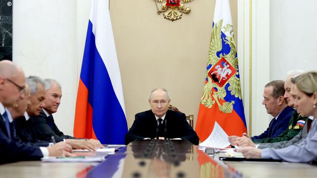 Путин на совещании с членами Совета Безопасности