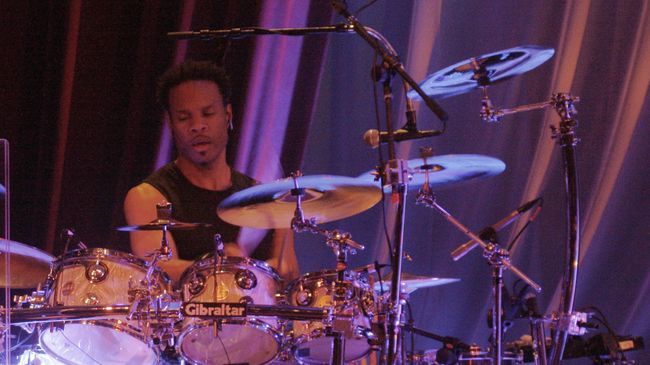 Ударник американской группы Earth, Wind & Fire Джон Пэрис 