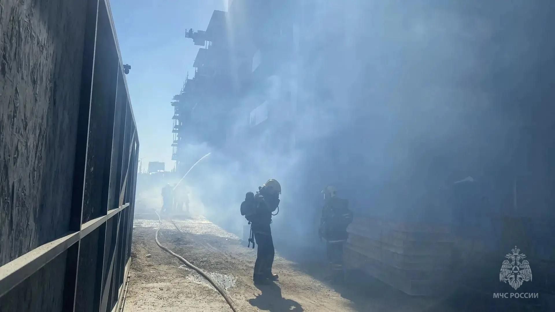 Ликвидация пожара в строящемся здании в Омске Ликвидация пожара в строящемся здании в Омске - РИА Новости, 1920, 16.08.2026