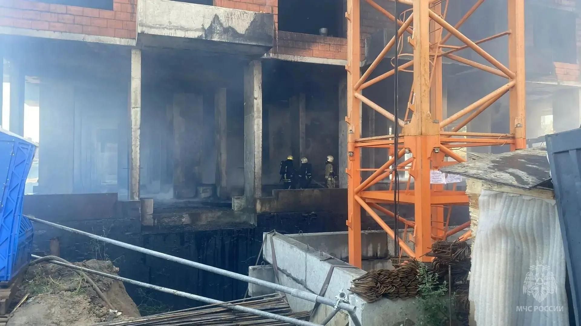 Ликвидация пожара в строящемся здании в Омске Ликвидация пожара в строящемся здании в Омске - РИА Новости, 1920, 16.08.2026