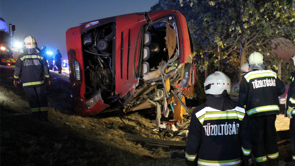 Последствия ДТП с участием автобуса в Венгрии Последствия ДТП с участием автобуса в Венгрии - РИА Новости, 1920, 16.08.2026