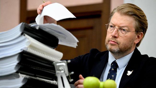Председатель партии Яблоко Николай Рыбаков на заседании Верховного суда России 