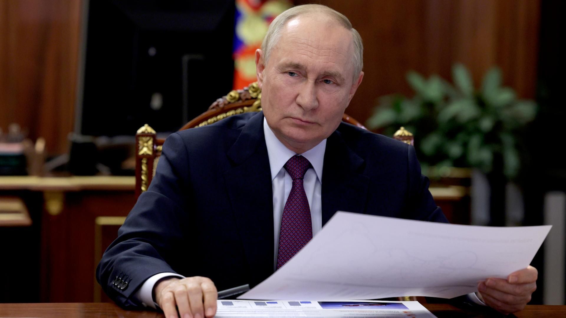 Встреча Путина с губернатором Ненецкого автономного округа Ириной Гехт Встреча Путина с губернатором Ненецкого автономного округа Ириной Гехт - РИА Новости, 1920, 17.08.2026