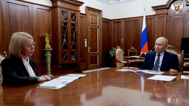  Президент РФ Владимир Путин и губернатор Ненецкого автономного округа Ирина Гехт