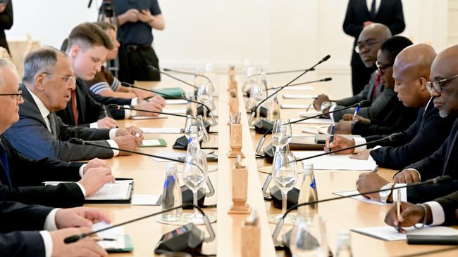 Министр иностранных дел РФ Сергей Лавров и глава МИД Ганы Самуэль Окудзето Аблаква во время встречи